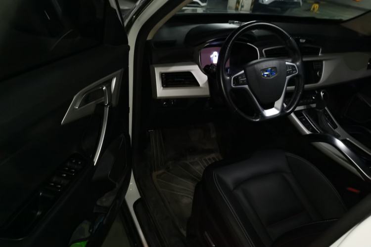 Used Geely Auto Emgrand X7 Sport 2018 1.8TD Automatic Two-Wheel Drive Smart Connect 4G Internet Edition Interior 3