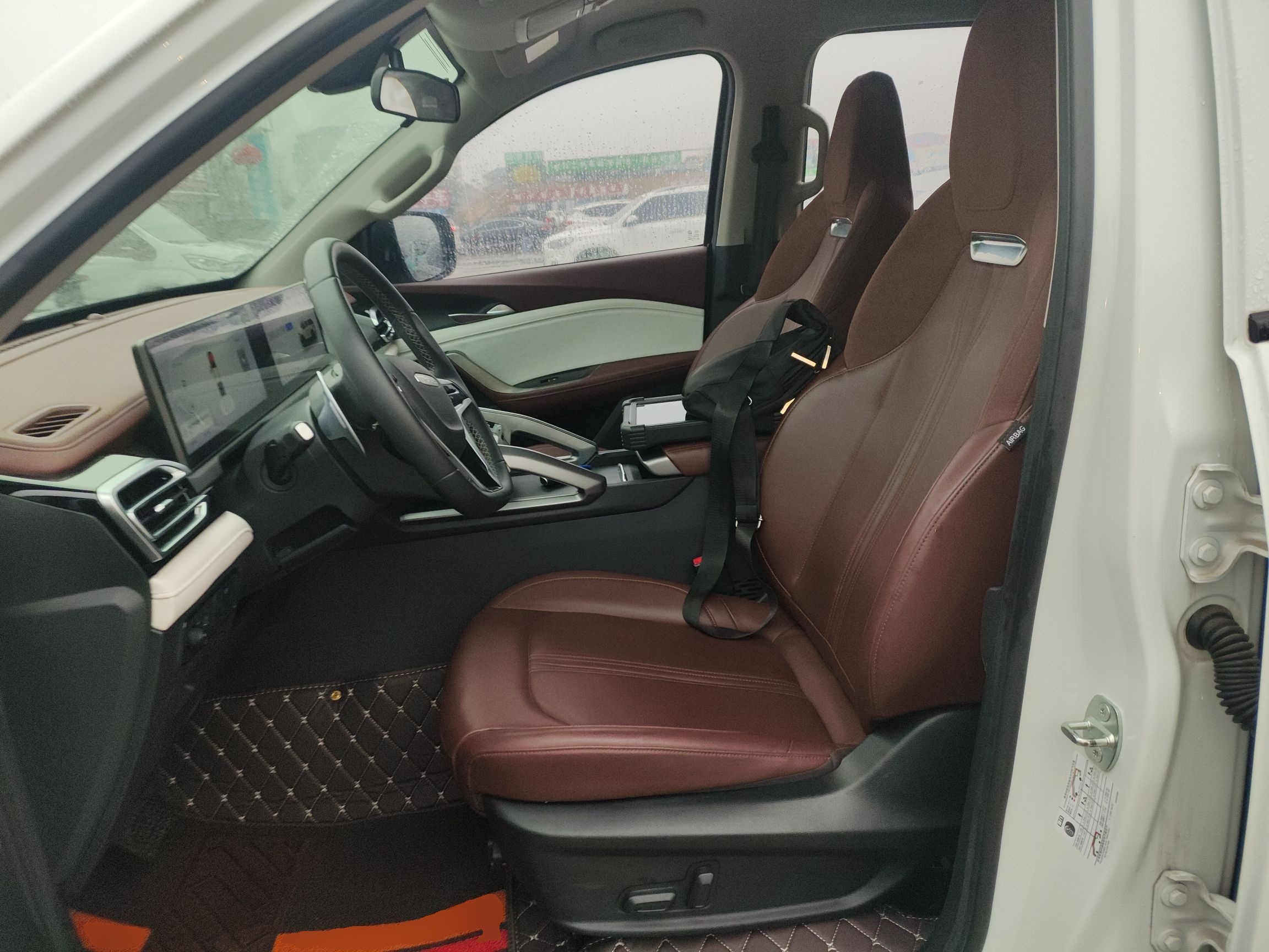 Переднее сиденье в автомобиле