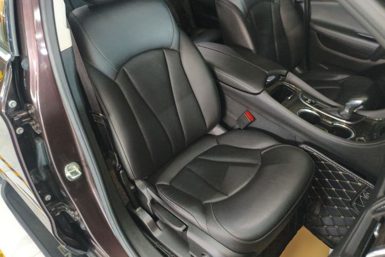 Used Buick Envision 2018 20T Two-Wheel-Drive Elite Model Right Front Seat