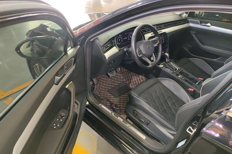 Used Volkswagen Magotan GTE Plug-in Hybrid 2022 GTE Luxury Model Driver Seat