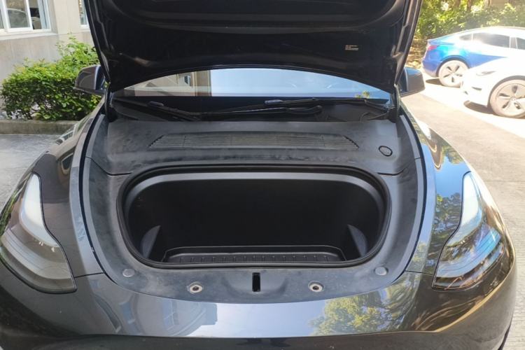 Used Tesla Model Y 2024 Long-Range All-Wheel-Drive Version
