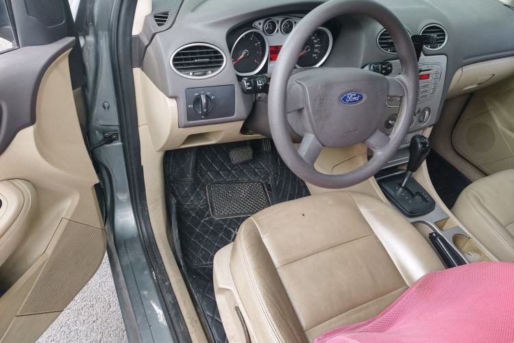 Used Ford Focus 2011 Sedan 1.8L Automatic Fashion Edition Steering Wheel