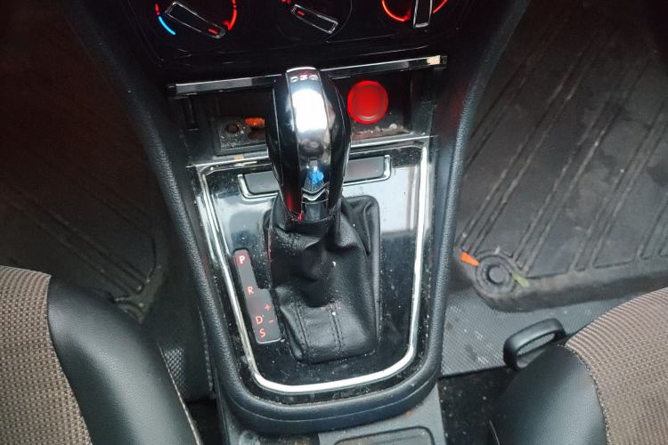 Used Volkswagen C-TREK 2017 230TSI DSG Comfort Version Gear Lever