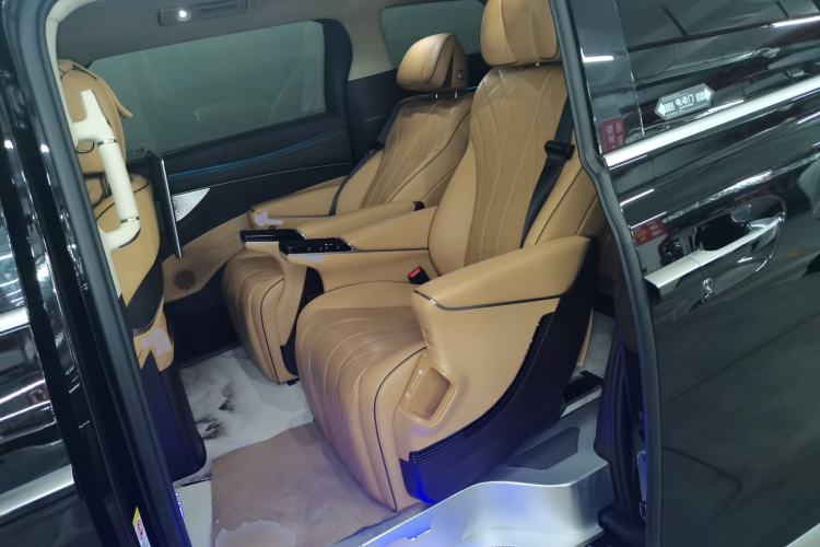 Used Denza D9 2024 DM-i 980 Four-Wheel Drive Flagship Model Left Rear Seat