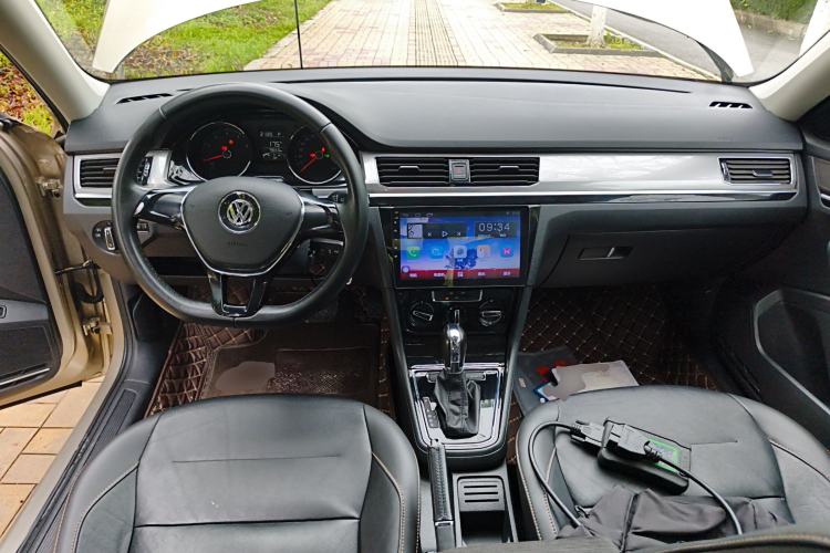 Used Volkswagen Bora 2017 1.6L Automatic Comfort Model Center Console