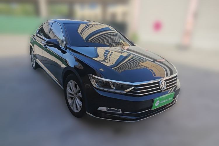 Used Volkswagen Magotan 2018 Facelift 330TSI DSG Luxury Model Front Right 45 Deg