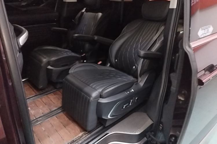 Used SAIC MAXUS G90 2022 2.0T Xingyun Seven-Seater Version Left Rear Seat
