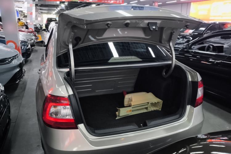 Used Skoda Rapid 2013 1.6L Automatic Smart Selection Model
