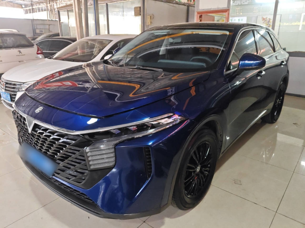 Под передней частью автомобиля