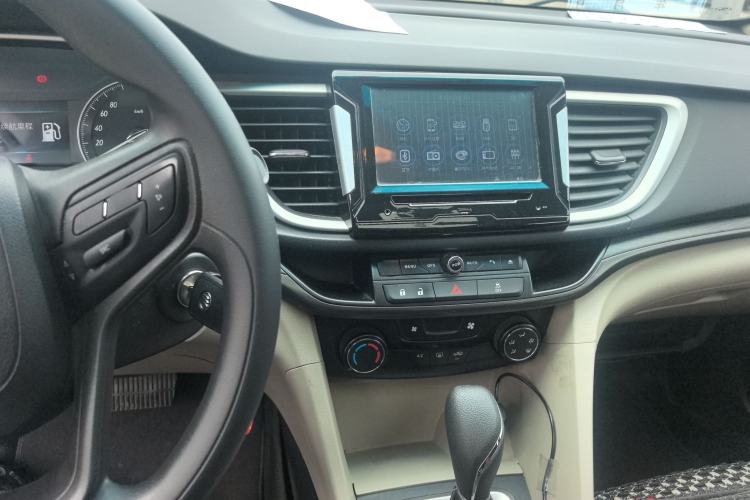 Used Buick GT 2015 15N Automatic Elite Version Center Console