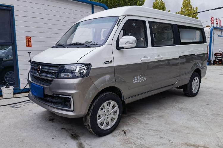 Used Jinbei New Hiace X30L 2024 Wealth Edition Passenger Van 5/6/7 Seater Front-Mounted Air Conditioning