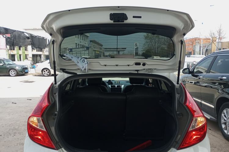 Used Hyundai Verna Ray 2014 1.4L Automatic GLX Trunk