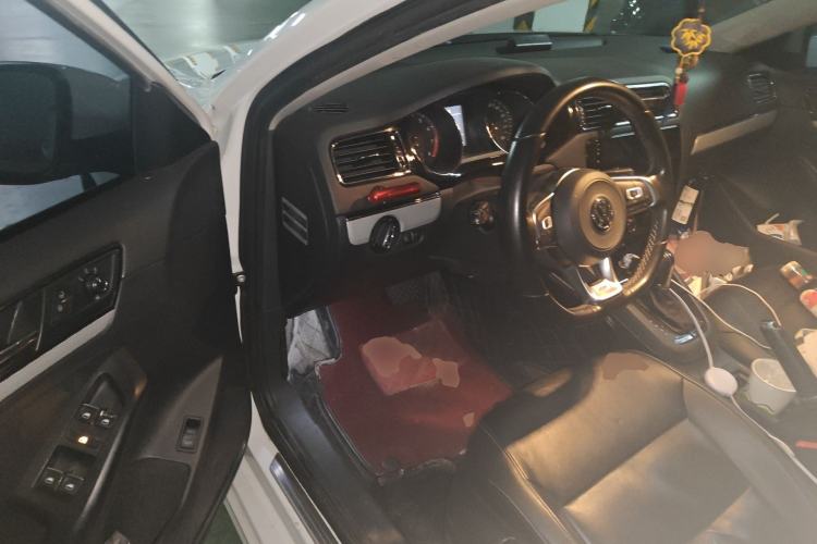 Used Volkswagen Sagitar 2015 230TSI Automatic Comfort Version Driver Seat