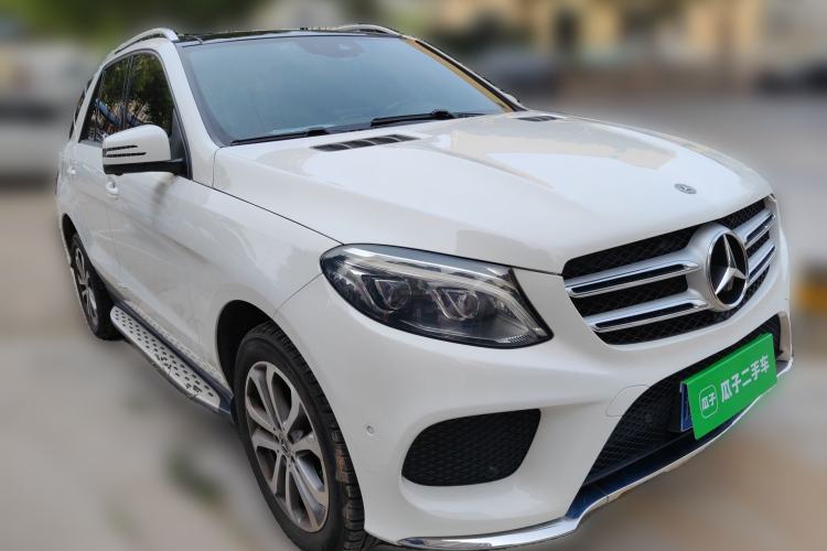 Used Mercedes-Benz GLE 2017 GLE 320 4MATIC Luxury Model Front Right 45 Deg