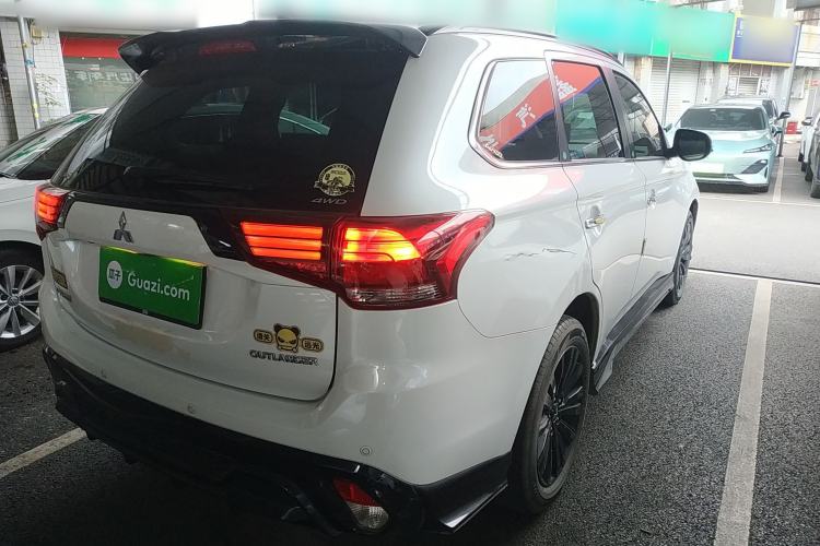 Used Mitsubishi Outlander 2021 2.4L 4x4 DynaDrive Edition 5 Seats Rear Right 45 Deg