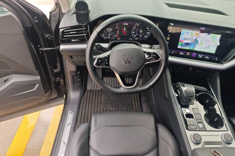 Used Volkswagen Touareg 2022 2.0 TSI RuiShang Edition Steering Wheel