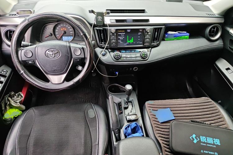 Used Toyota RAV4 2016 2.0L CVT Two-Wheel Drive Fashion Edition China V Standard Center Console