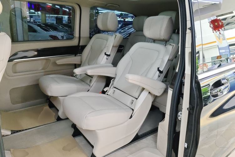 Used Mercedes-Benz V-Class 2017 V 260 Avantgarde Edition Left Rear Seat