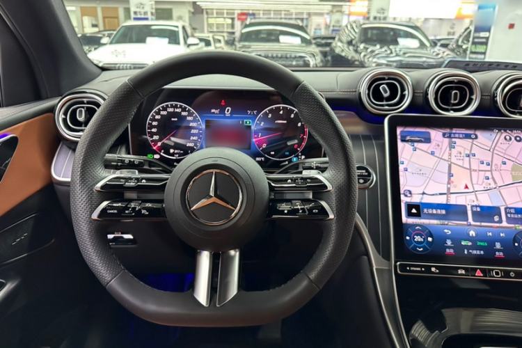 Used Mercedes-Benz GLC 2023 Facelift GLC 260 L 4MATIC Luxury Version 5 Seats
