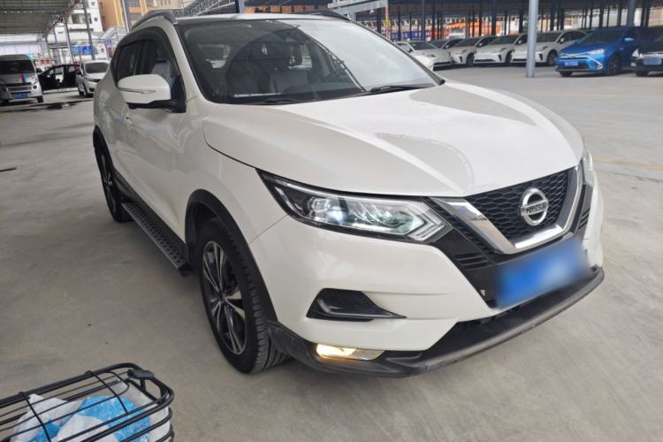 Used Nissan Qashqai 2019 2.0L CVT Luxury Edition Front Right 45 Deg