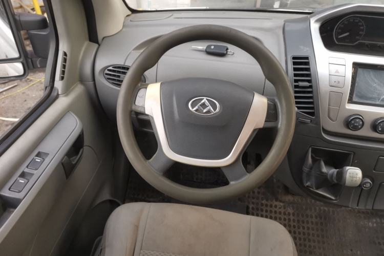 Used SAIC MAXUS Xintu V80 2017 2.5T 6-Speed Manual Aoyuntong National V Short Wheelbase Mid-Height 5/6/10-Seater Steering Wheel