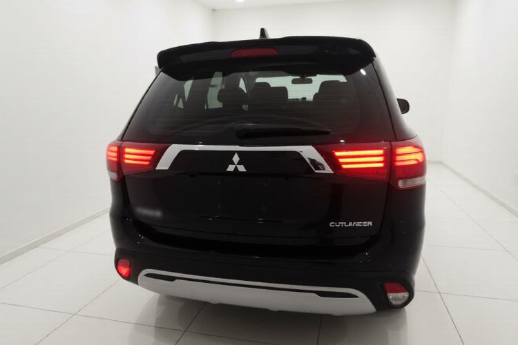 Used Mitsubishi Outlander 2021 2.0L Two-Wheel Drive Comfort Edition 7 Seats
