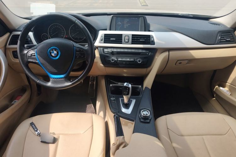 Used BMW 3 Series 2013 316i Active Edition Center Console