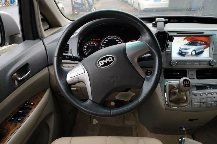 Used BYD M6 2013 2.0L Manual Comfort Edition
