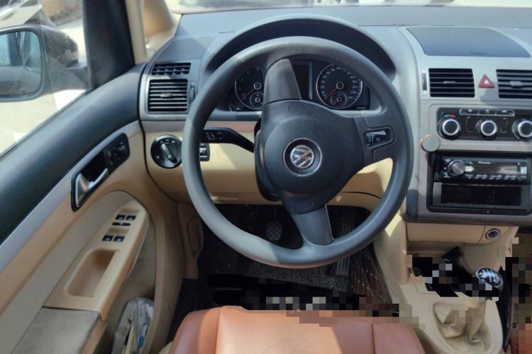 Used Volkswagen Touran 2011 1.4T Manual ZhiShang Edition 5-seater
