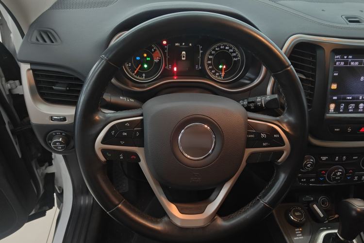 Used Jeep Cherokee 2016 2.4L Professional Edition Steering Wheel