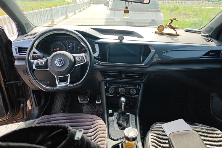 Used Volkswagen Tharu 2019 280TSI Two-Wheel Drive R-Line China VI Standard Center Console