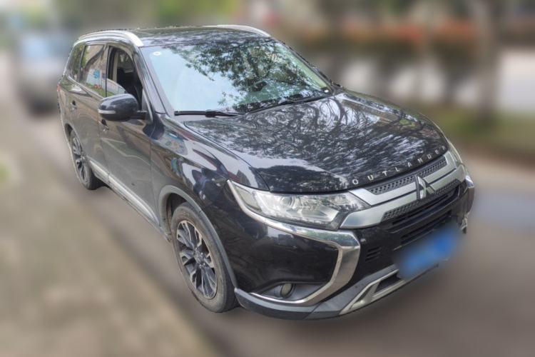 Used Mitsubishi Outlander 2019 2.0L Two-Wheel Drive Comfort Edition 5 Seats China VI Standard Front Right 45 Deg