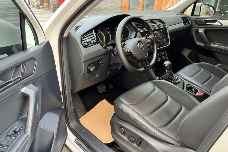 Used Volkswagen Tiguan L 2020 330TSI Automatic Two-Wheel Drive Panoramic Comfort Edition China VI Standard
