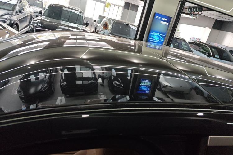 Used ONVO Luxeed L90 2025 Model—Max Six-Seater Version Roof