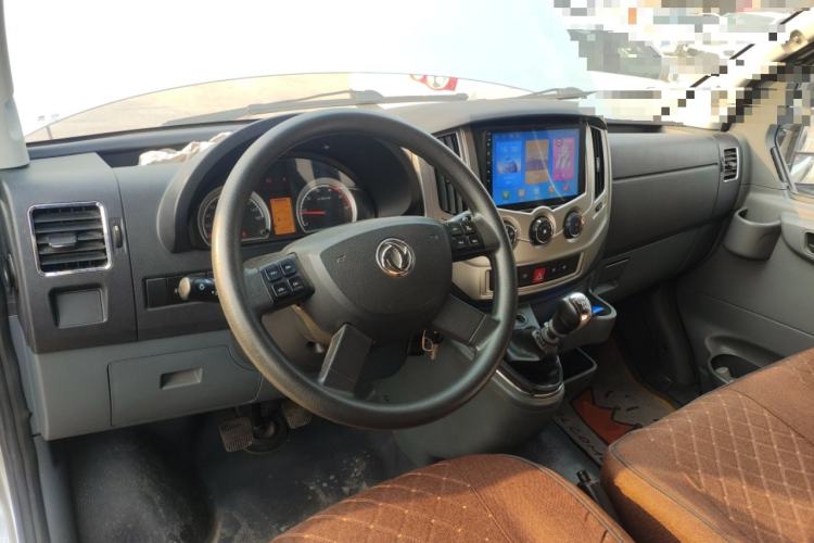 Used Dongfeng Yufeng 2021 2.0T Rear-Drive Logistics Vehicle Short Wheelbase Mid-Roof 5-9 Seaters China VI Standard D20
