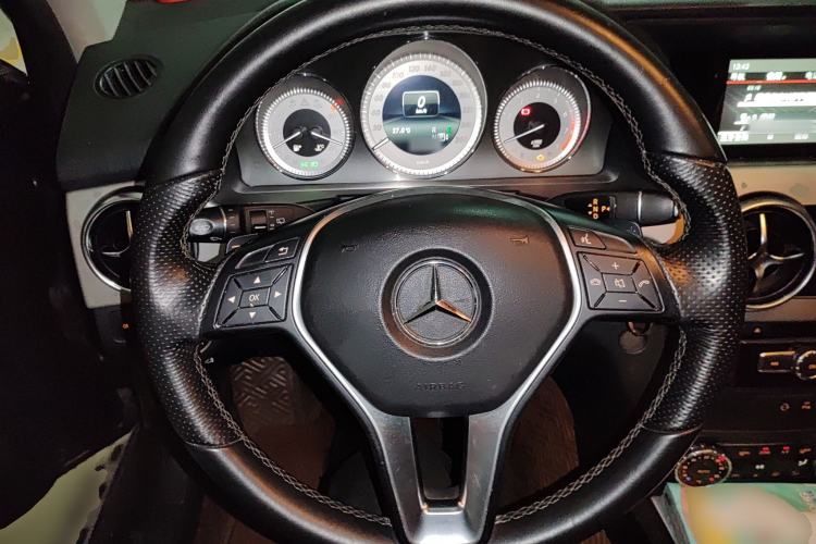 Used Mercedes-Benz GLK-Class 2013 GLK 300 4MATIC Dynamic Sunroof Model