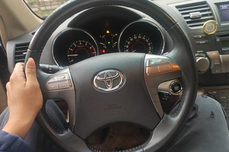 Used Toyota Highlander 2009 2.7L Two-Wheel Drive 7-Seater Luxury Edition
