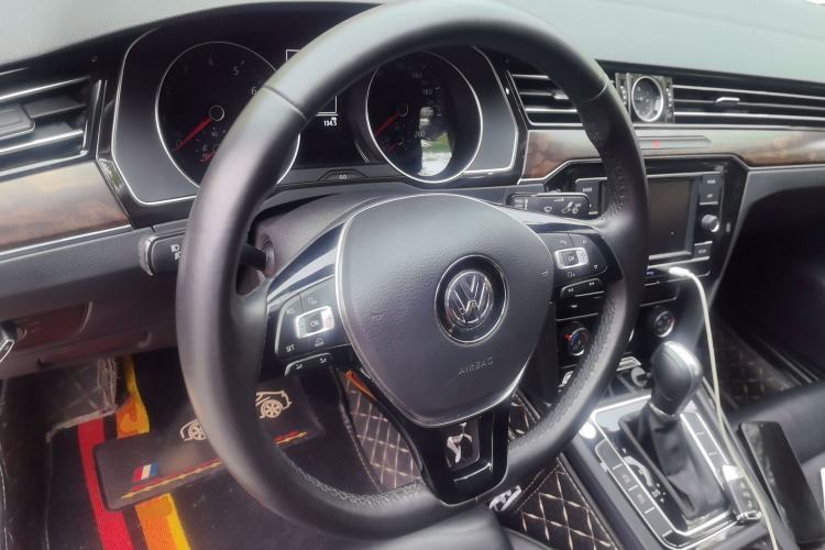 Used Volkswagen Magotan 2018 330TSI DSG Advanced Model Steering Wheel