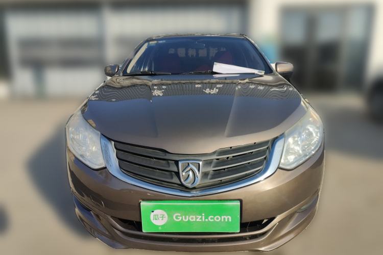 Used Baojun 630 2013 1.5L manual standard version
