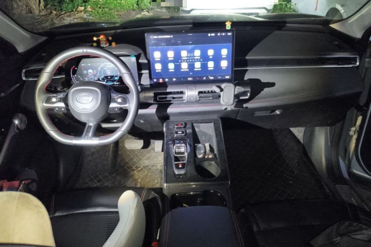 Used GAC Trumpchi EMKOO 2022 1.5T Supernova Pro Edition Center Console