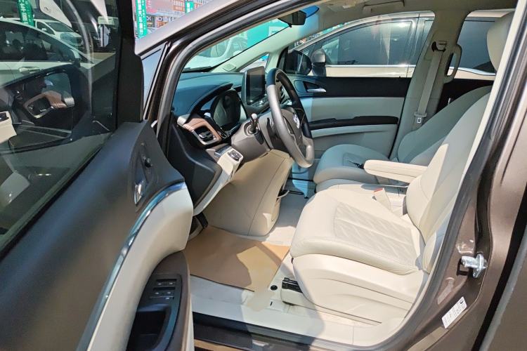 Used Buick GL8 2023 Land Executive Class Comfort Model