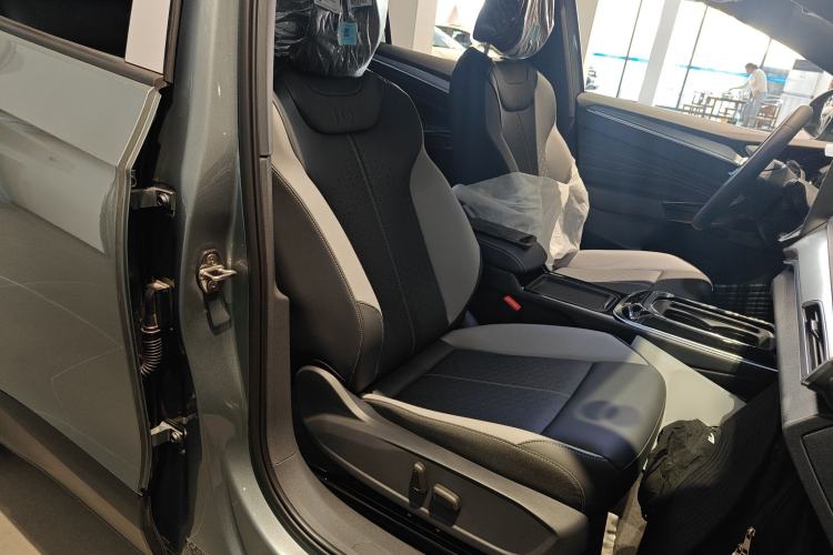 Used Volkswagen ID.4 CROZZ 2025 Pure Edition Right Front Seat