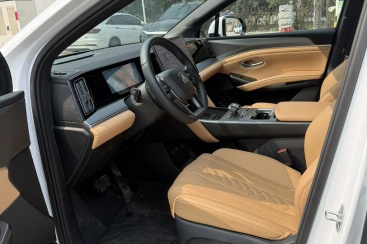 Used BYD Song L DM-i 2025 Intelligent Driving Version 160 km Beyond-Range Type Interior 5