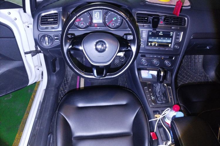 Used Volkswagen Golf 2017 1.6L Automatic Comfort Million-Vehicle Anniversary Edition Steering Wheel