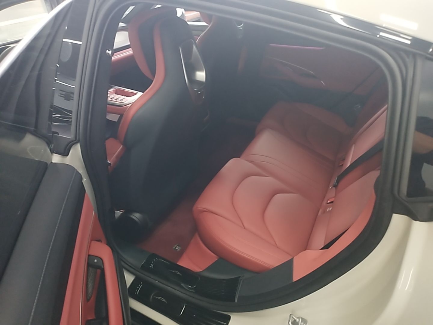 Xiaomi Auto SU7 2024 Four-Wheel Drive Ultra-Long Range Advanced Intelligent Driving Max Edition — снимка 20