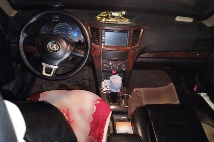 Used Yema F16 2014 1.6L Manual Elite Edition Center Console