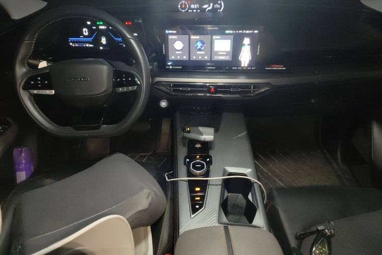 Used Oshan Z6 2022 Blue Whale 1.5T DCT Luxury Model
