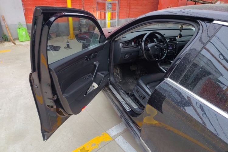 Used Volkswagen Passat 2016 330TSI DSG Luxury Edition Driver Seat