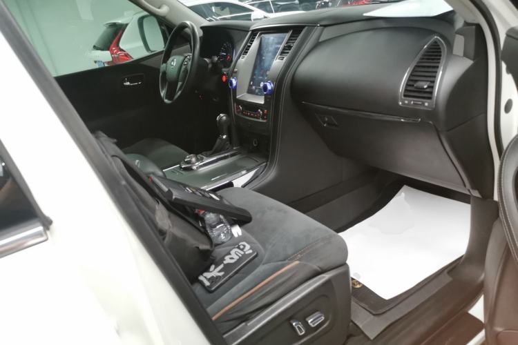 Used Nissan Patrol 2018 4.0L LinkedIn Edition Right Front Seat