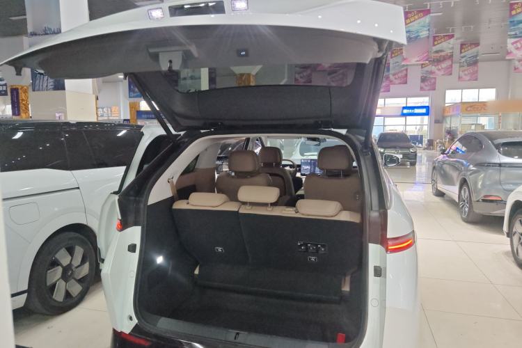 Used XPeng X9 2025 740 Ultra-Long Range Max Trunk